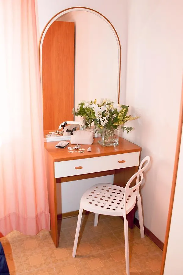 Hotel Gialpina Viserbella di Rimini 0*,  Italia