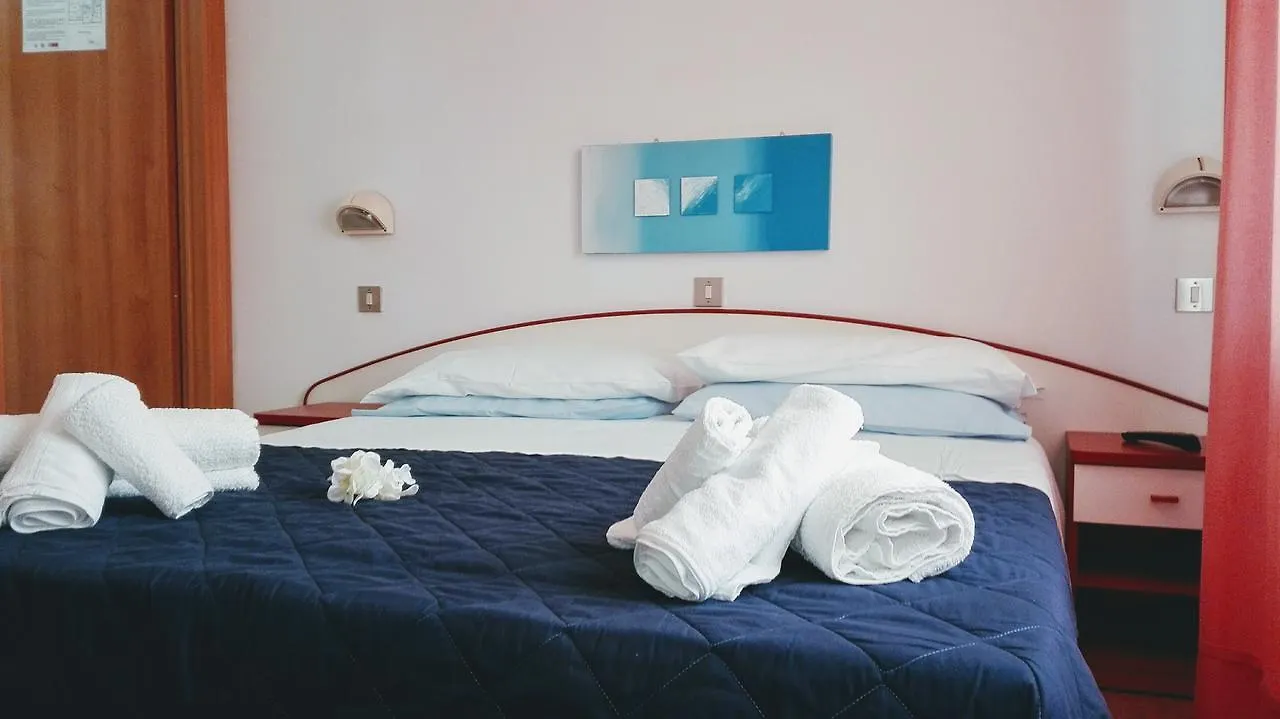 Hotel Gialpina Viserbella di Rimini 0*,